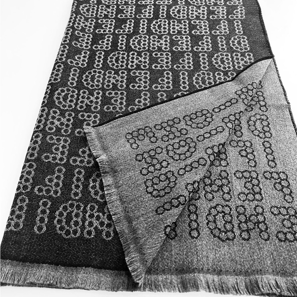 Fendi 100% wool Scarf made in Italy
